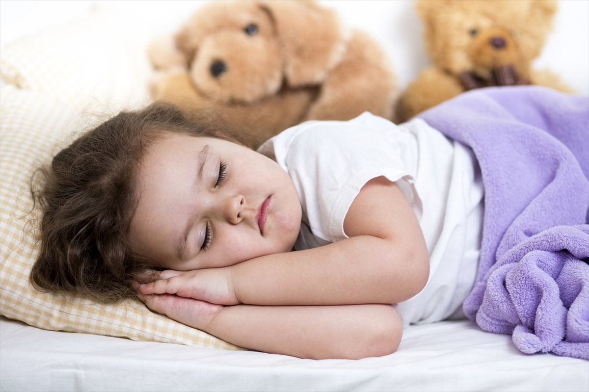 خوابیدن قبل از ساعت ۹ برای کودکان فواید زیادی دارد
