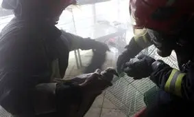 تلف شدن صدها قطعه‌ پرنده زینتی در آتش‌سوزی یک باب مغازه در مشهد+تصاویر