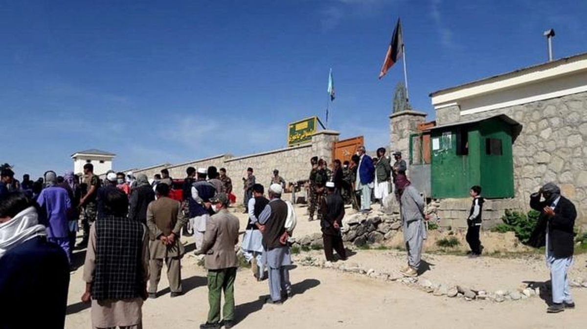 در جریان اعتراض به "فساد اخلاقی"، یک نفر کشته و دو مقام امنیتی برکنار شدند