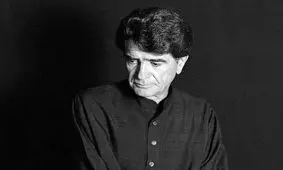 فیلم| قرائت قرآن استاد محمدرضا شجریان در مراسم ختم پدر؛ مشهد ۱۳۷۵