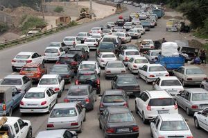 ترافیک نیمه سنگین در محورهای شرق استان تهران/ رانندگان از سفرهای غیرضروری به مناطق‌ کوهستانی پرهیز کنند