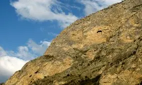 دهانه غار طاق خانه در سوادکوه در دهه 40 کشف شده است