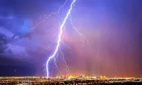 برخورد رعدوبرق به زمین در شیراز