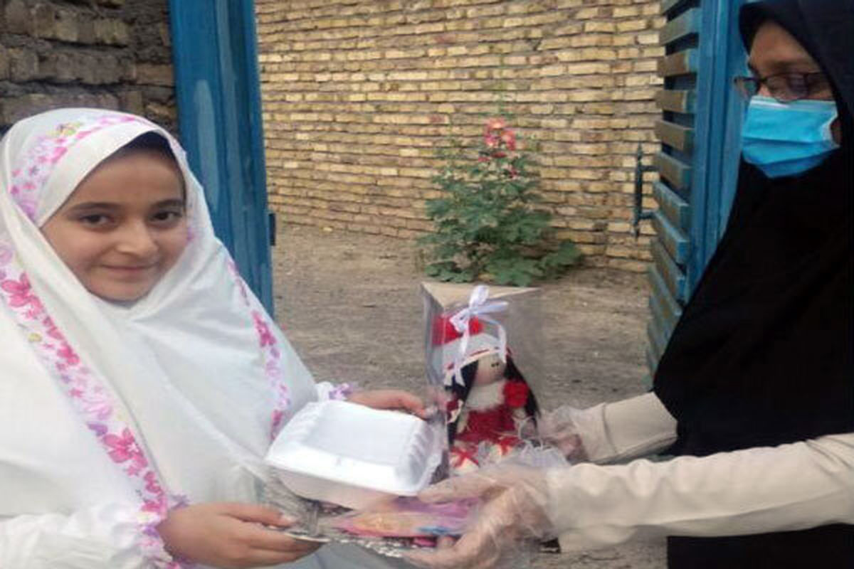 پذیرایی از دانشآموزان روزه اولی گنابادی با غذای متبرک رضوی