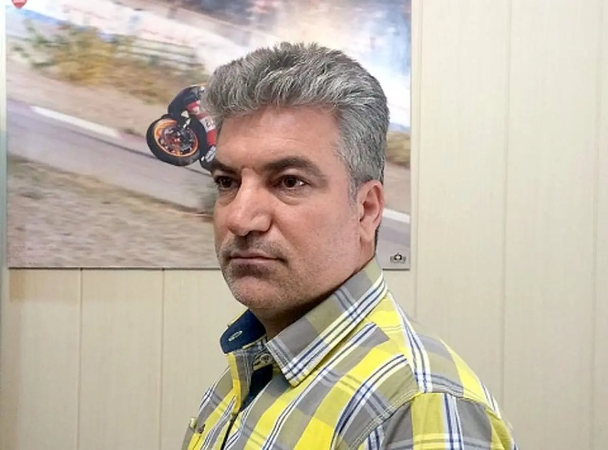 منشا دروغ می‌گوید، او با ما قرارداد بسته است