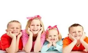 چگونه کودک خود را تحسین و تشویق کنیم؟ (+ 9 جملۀ حیرت‌انگیز)