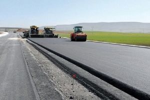 انجام عملیات بهسازی و آسفالت راه‌های روستایی شرق مازندران