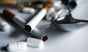 چگونه متوجه شویم که فردی به شیشه معتاد است؟