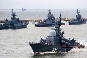 مانور دفاع هوایی کشتی موشک‌انداز ناوگان دریای سیاه روسیه در مدیترانه