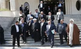  فقط با یک استیضاح، استعفا یا برکناری دولت ساقط می شود