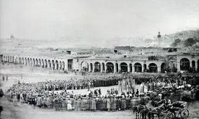 «بعد از شام زن یکی از صاحب‌منصب‌های روسی آمد، قدری پیانو زد، چندان خوشگل نبود»