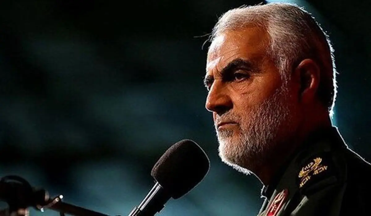 تصویری منتشر نشده از آخرین حضور سردار سلیمانی در حرم حضرت علی (ع)