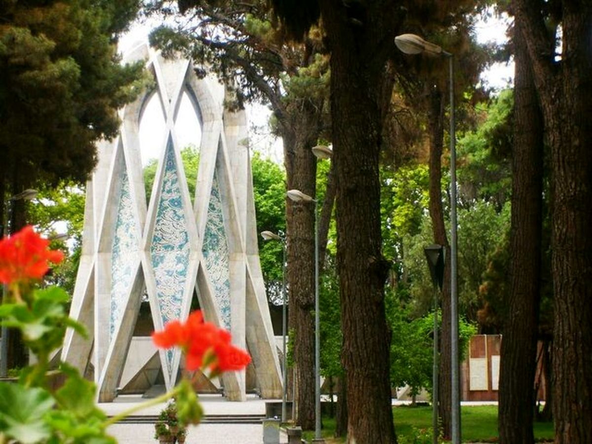 زادروز ریاضیدان ایرانی که "دم" را غنیمت میشمرد