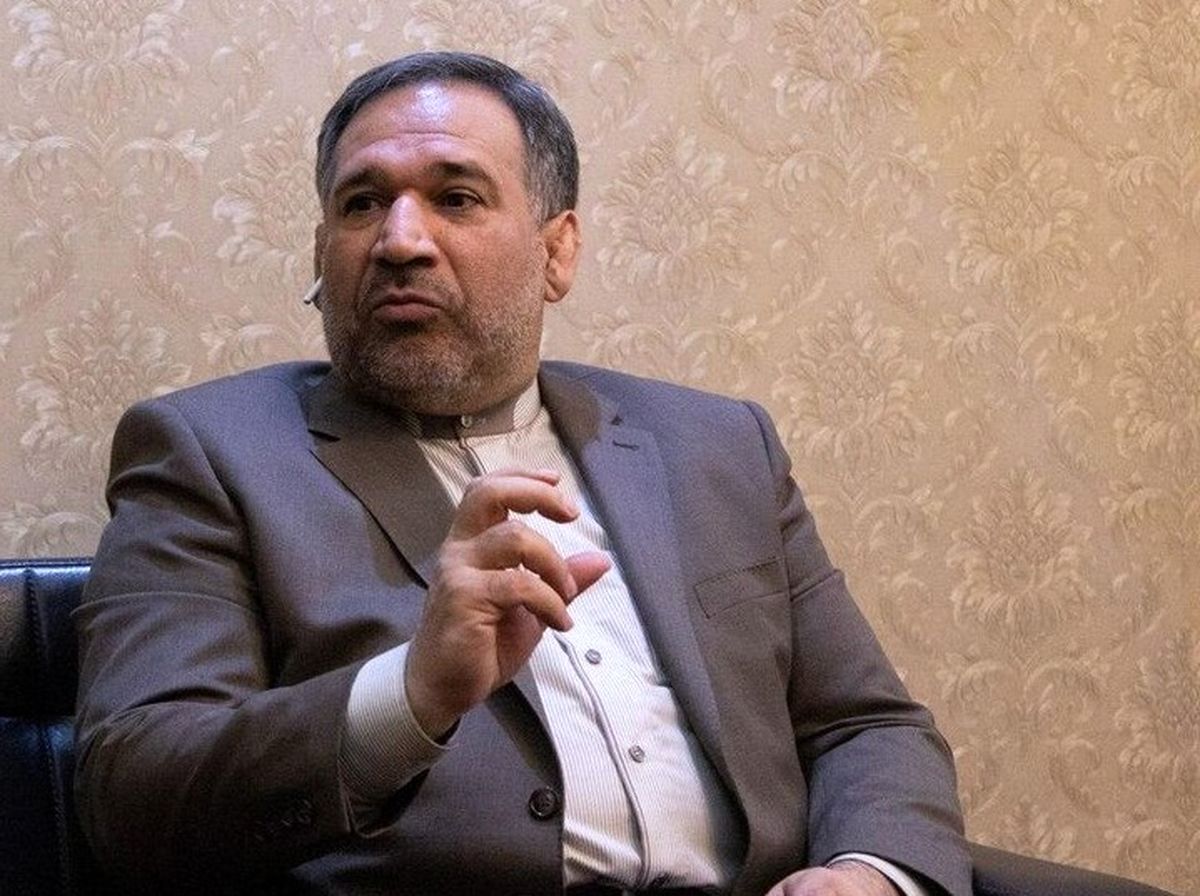 به احمدینژاد افتخار میکنم / سلبریتیها روغن چراغ برخی سیاسیون هستند / مردم میگویند مجلس کجای کار است؟