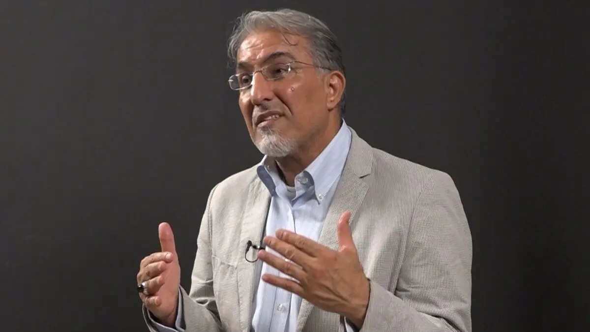 از داخل دولت سیگنال دلار ۲۵ هزار تومانی صادر می‌کنند/ دستکاری دولت در بورس خطرناک است