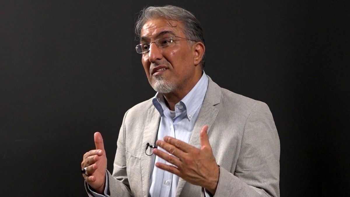 از داخل دولت سیگنال دلار ۲۵ هزار تومانی صادر میکنند/ دستکاری دولت در بورس خطرناک است