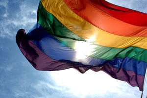 اتحادیه اروپا برای اولین بار پرچم همجنسگرایان را در عراق برافراشت