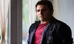 از یدالله صمدی یاد گرفته‌ام که بی‌حاشیه باشم/ کارگری با روزانه ۵۰ هزار تومان دستمزد، چگونه دائما دستکش، ماسک و الکل بخرد؟!