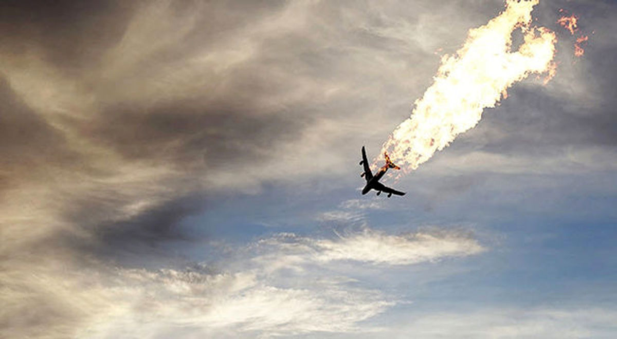 سقوط هواپیمای اکروبات هوایی در کانادا / فیلم