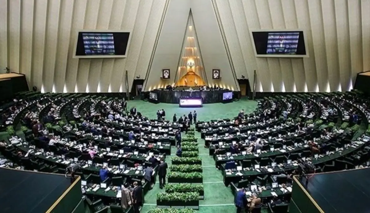 منتخبان ملت، پست های اجرایی قبلی را کنار بگذارند / مردم نماینده چندشغله نمی‌خواهند