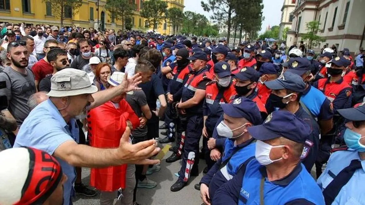 همسر رئیس جمهوری آلبانی در جریان تجمعی اعتراضی دستگیر شد