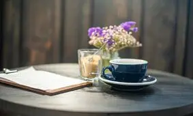 ۴ کتاب شعر که از همین امروز می توانید خواندن آنها را آغاز کنید