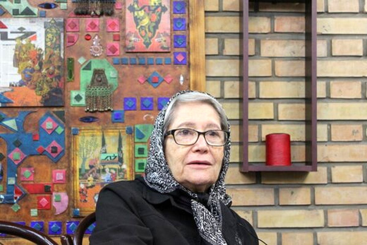 مینو محرز: هنوز برای کاهش فاصلهگذاری فیزیکی زود بود