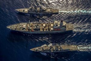 بیانیه نیروی دریایی آمریکا درباره حفظ فاصله شناورهای نظامی با ناوهایش