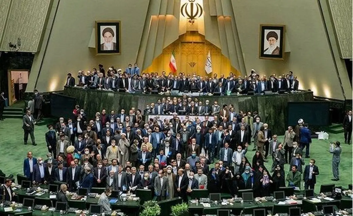 مقایسه ۲ عکس از علی لاریجانی؛ افتتاحیه مجلس هشتم و اختتامیه مجلس دهم