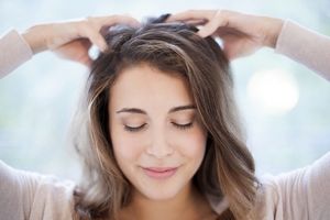 آیا ماساژ پوست سر به رشد مو کمکی می کند؟