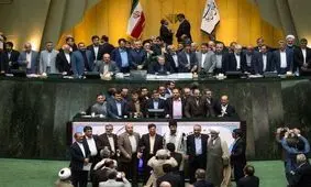 عکس یادگاری نمایندگان دوره دهم مجلس با لاریجانی