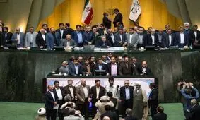 عکس یادگاری نمایندگان دوره دهم مجلس با لاریجانی