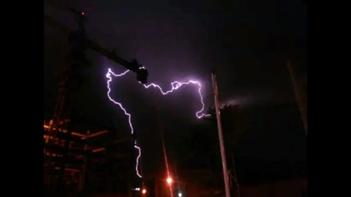 رعد و برق با طرح نقشه ایران