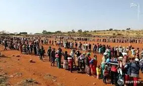 تصاویری از صف طولانی در آ‏فریقای جنوبی برای دریافت غذا