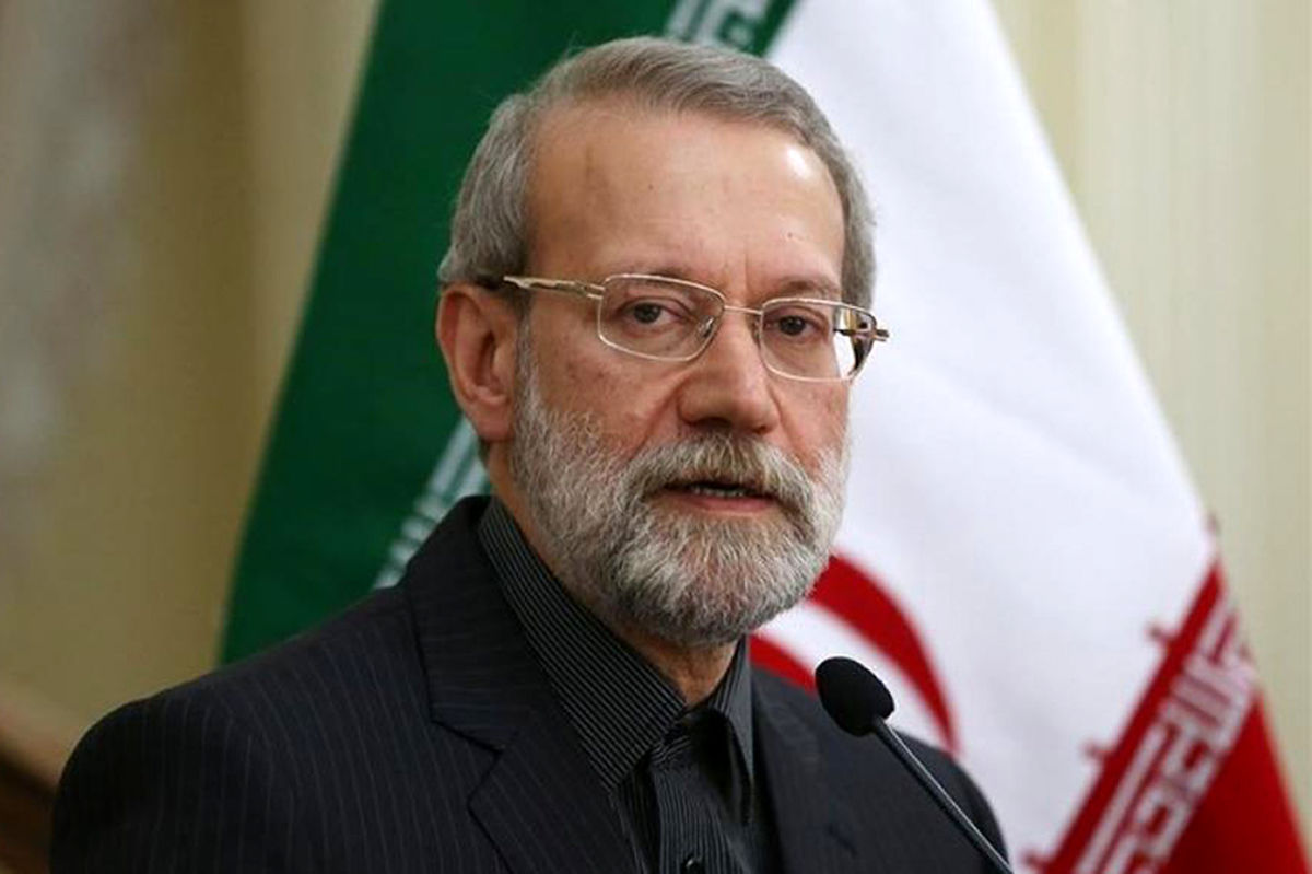 پخش شیرینی و گل برای رفتن لاریجانی از مجلس!