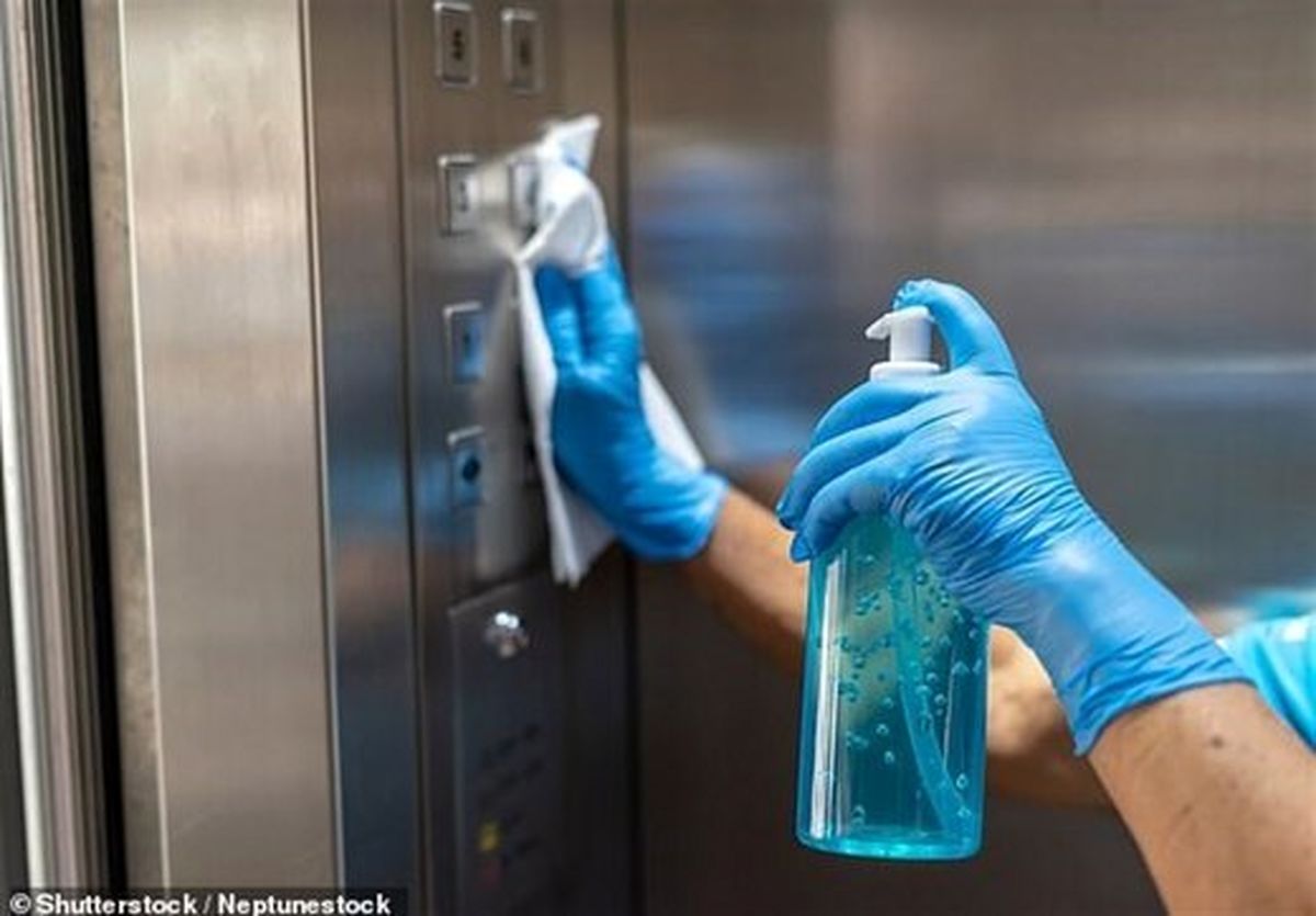 ویروس کرونا به راحتی از طریق لمس سطوح و اشیاء منتقل نمیشود