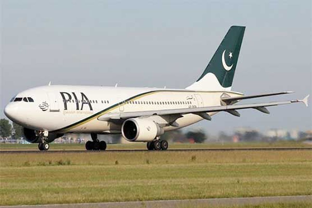 سقوط یک هواپیمای مسافربری در کراچی پاکستان / مرگ همه ۹۵ سرنشین + فیلم