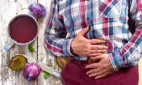 برای پیشگیری از نفخ شکم آب آلو سیاه بنوشید