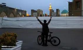 عکس/ حال و هوای آخرین شبهای ماه رمضان پشت درهای حرم مطهر رضوی