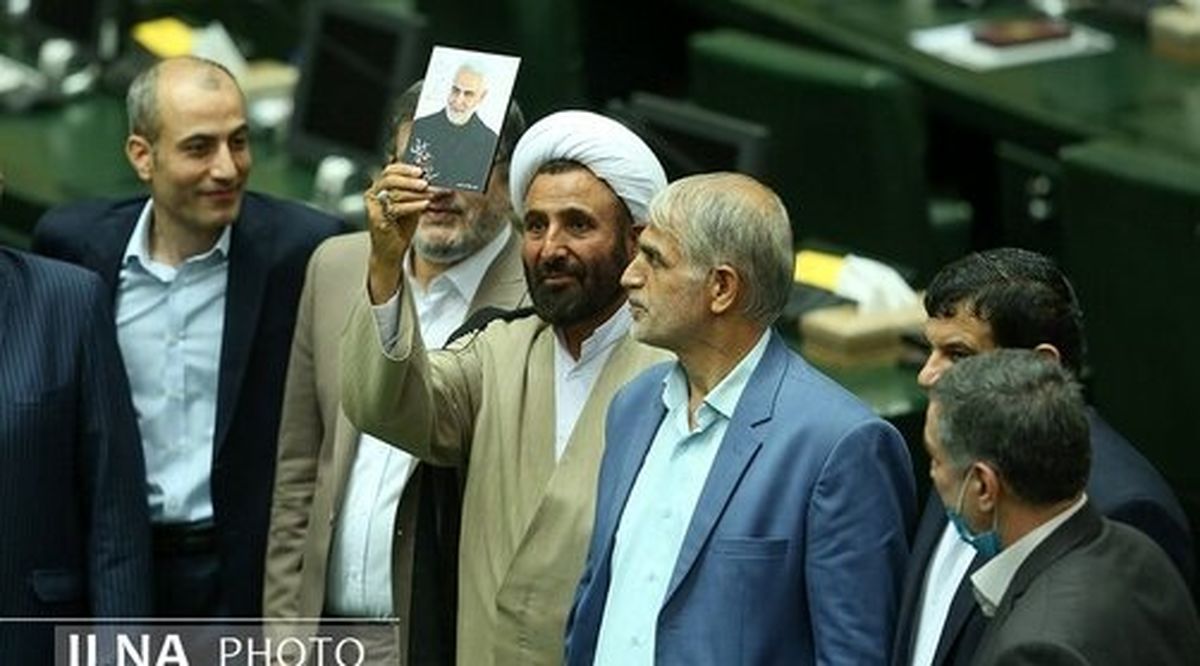 کار نماینده گلآرایی میزکار و برنامهریزی برای ختم قرآن نیست / برای وظایف نمایندگی پول میگیرید