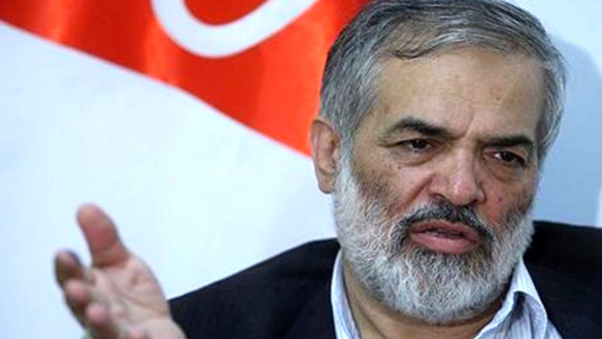محمود احمدینژاد برای انتخابات 1400 خواهد آمد/ قرن جدید با احمدینژاد شروع میشود یا خاتمی؟