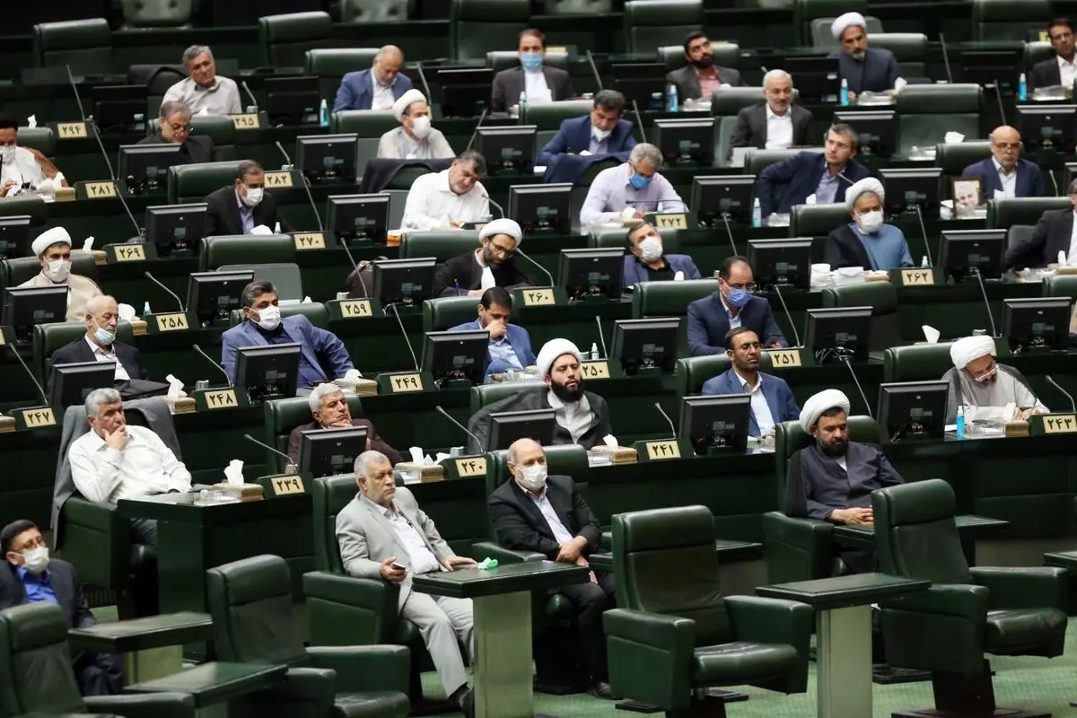 غیبت ۲۶ نماینده در آغاز نشست علنی امروز مجلس