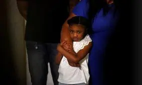 عکس؛ همسر و دختر "جورج فلوید" در مقابل دوربین رسانه‌ها