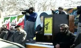 ببینید | فیلمی دیده نشده از حضور علی نصیریان، مسعود کیمیایی و... در مرقد امام خمینی(ره)