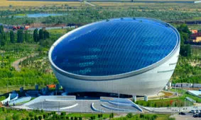 کتابخانه‌ای شامل قرآنی که با فضانورد قزاقستانی به فضا رفت