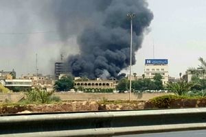 فیلم/ آتش سوزی در پاساژ رضوان اهواز /۲ آتش‌نشان مجروح شدند+تصاویر