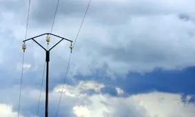 قطع برق ۴ روستا در پی آتش‌سوزی نیزارهای شرق اهواز