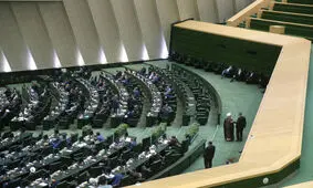 تصادف جزئی دلیل تاخیر وزیر اقتصاد در مجلس بود
