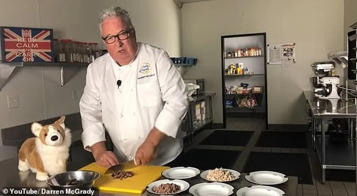 آشپزخانه سلطنتی ملکه غذای سگ‌ می‌پزد!