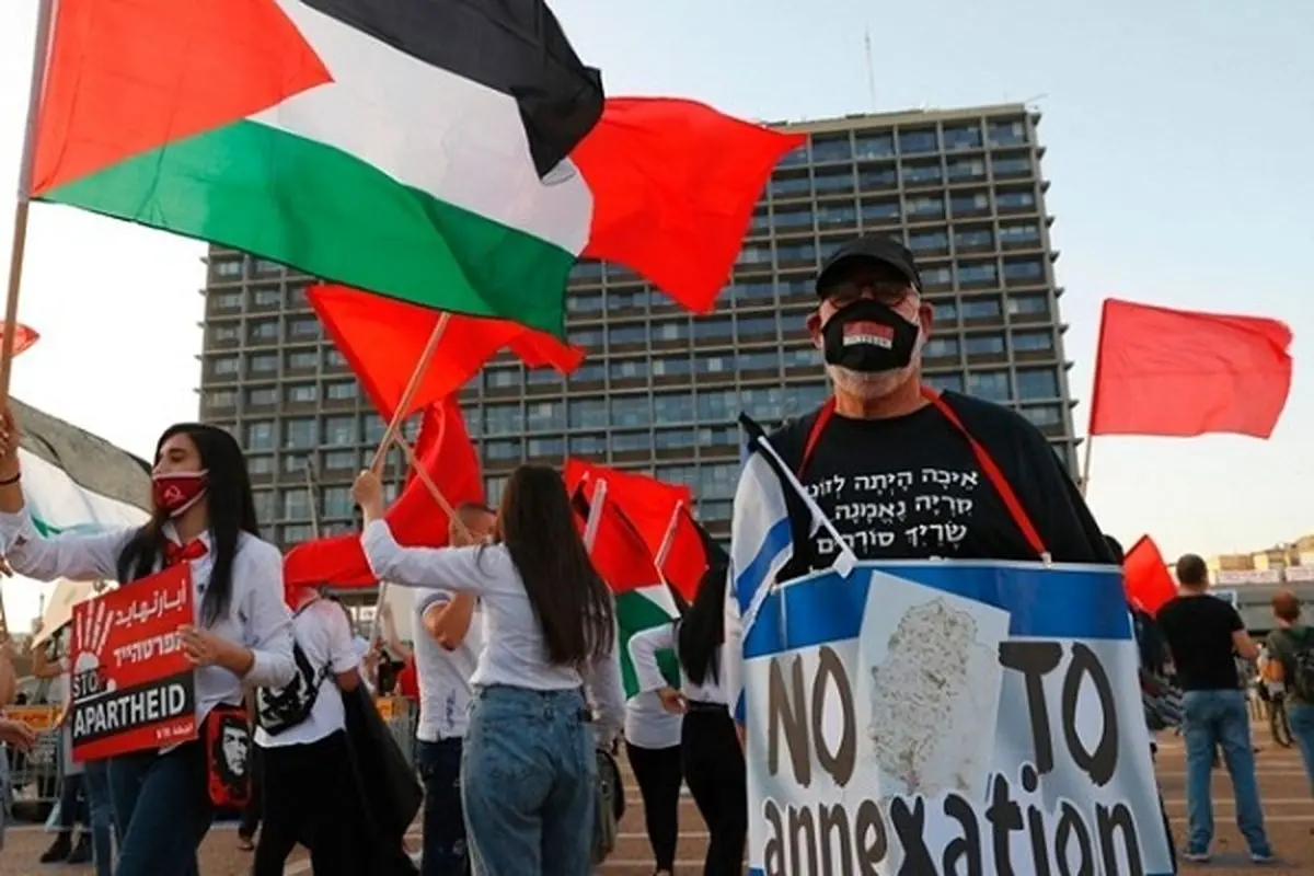 برخی معترضان در آمریکا پرچم فلسطین را برافراشتند